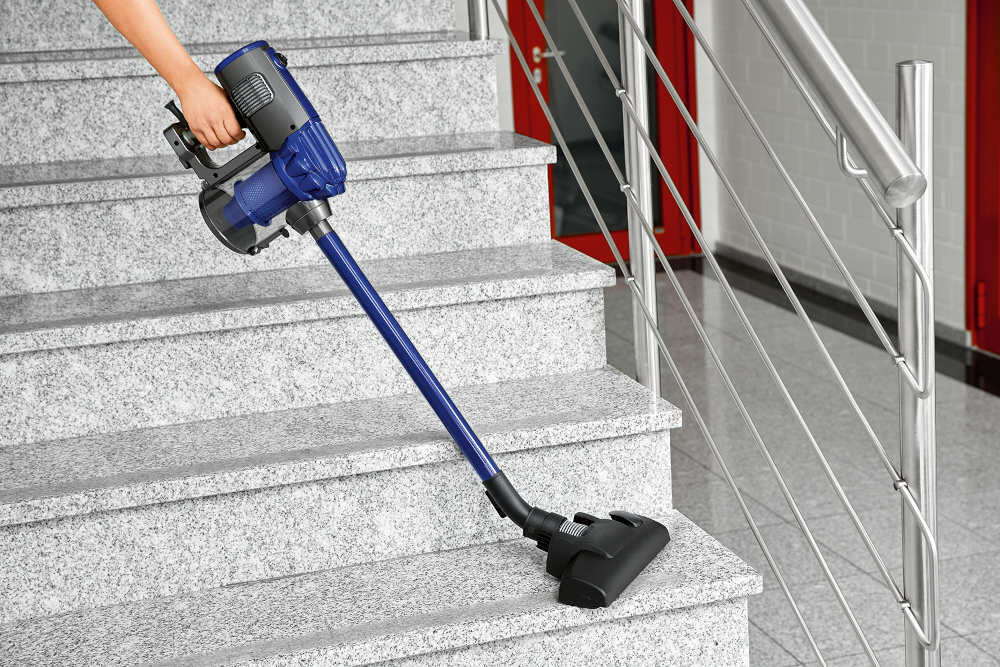 Odkurzacz CLATRONIC BS 1306 Niebieski uzytkowanie komfort wygoda odkurzanie trudno dostepne miejsca moc