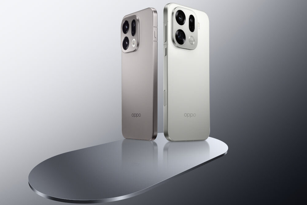 OPPO Find X9 Pro procesor MediaTek Dimensity 9500 16 GB RAM 512 GB ColorOS 16 Android Dwa smartfony OPPO stojące pionowo tyłem do siebie na błyszczącej, srebrnej, owalnej powierzchni. Jeden w kolorze szarym/brązowym, drugi w jasnoszarym/srebrnym. Oba mają widoczne moduły aparatów i logo oppo na tylnej obudowie. Tło jest gradientowe, szaro-białe.