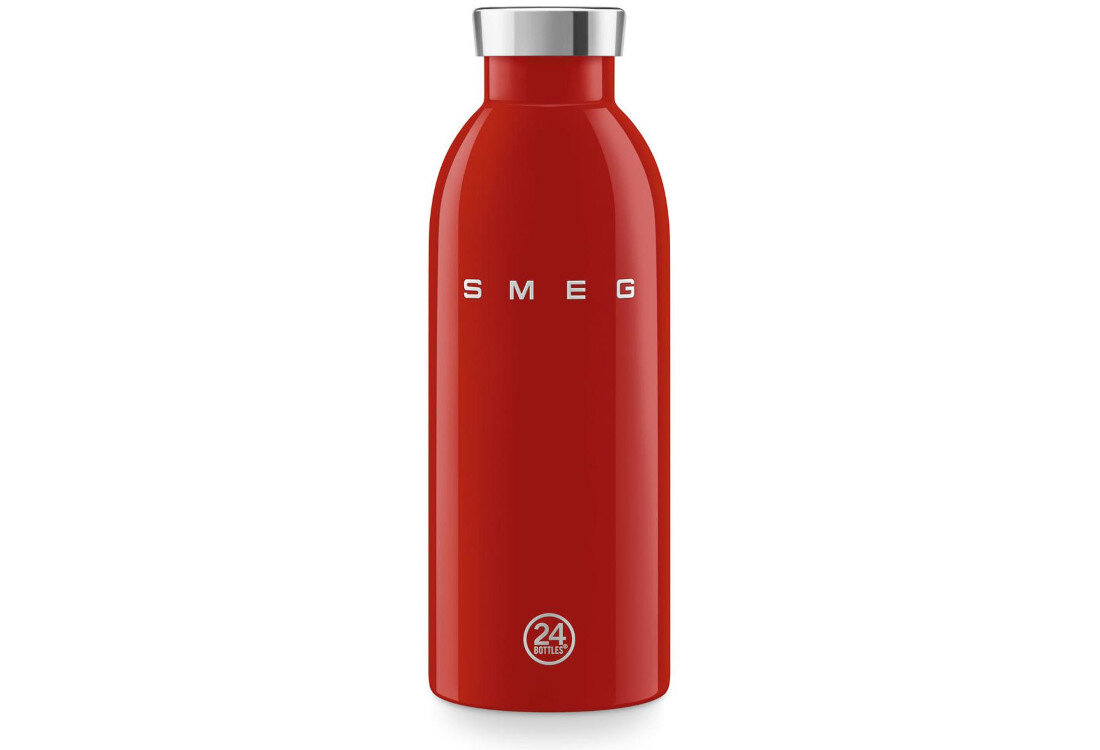 Czerwona butelka termiczna z napisem \'SMEG\' i srebrnym wieczkiem. Na dole widnieje logo \'24 BOTTLES\'.