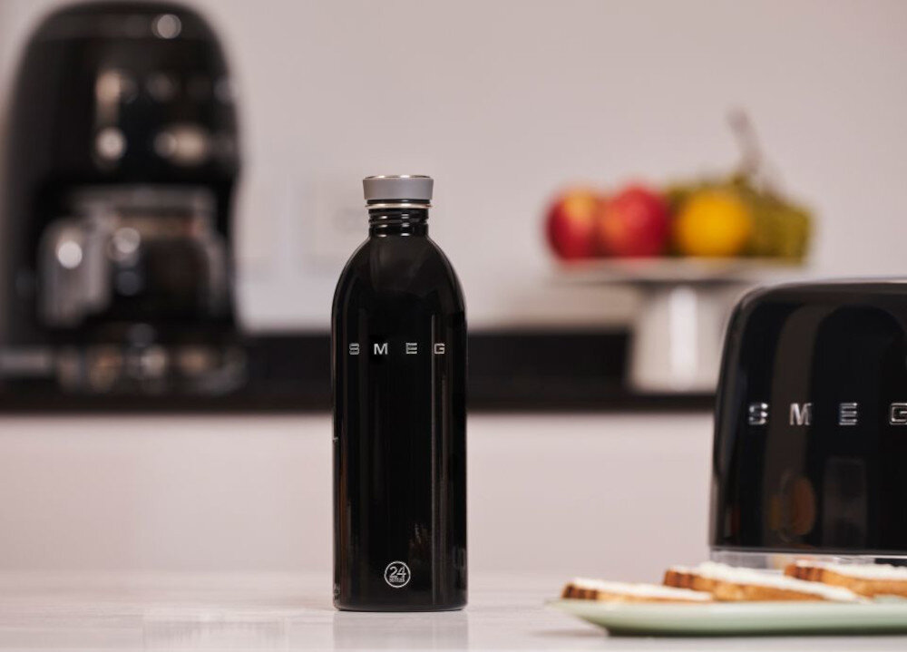 Butelka na wodę SMEG WBF02WH Nawodnienie zawsze przy Tobie Butelka wielokrotnego użytku w pracy, szkole, na siłowni i w podróży
