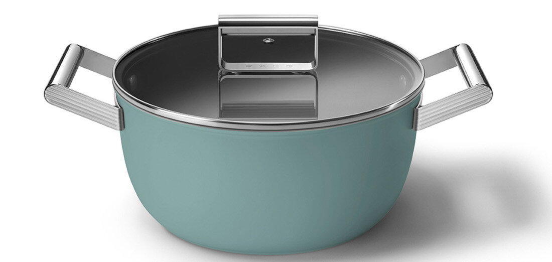 Garnek SMEG 50's Style CSF2412EGM 5.4L Kontrola podczas gotowania Szklana pokrywka z otworem parowym proces obserwacja