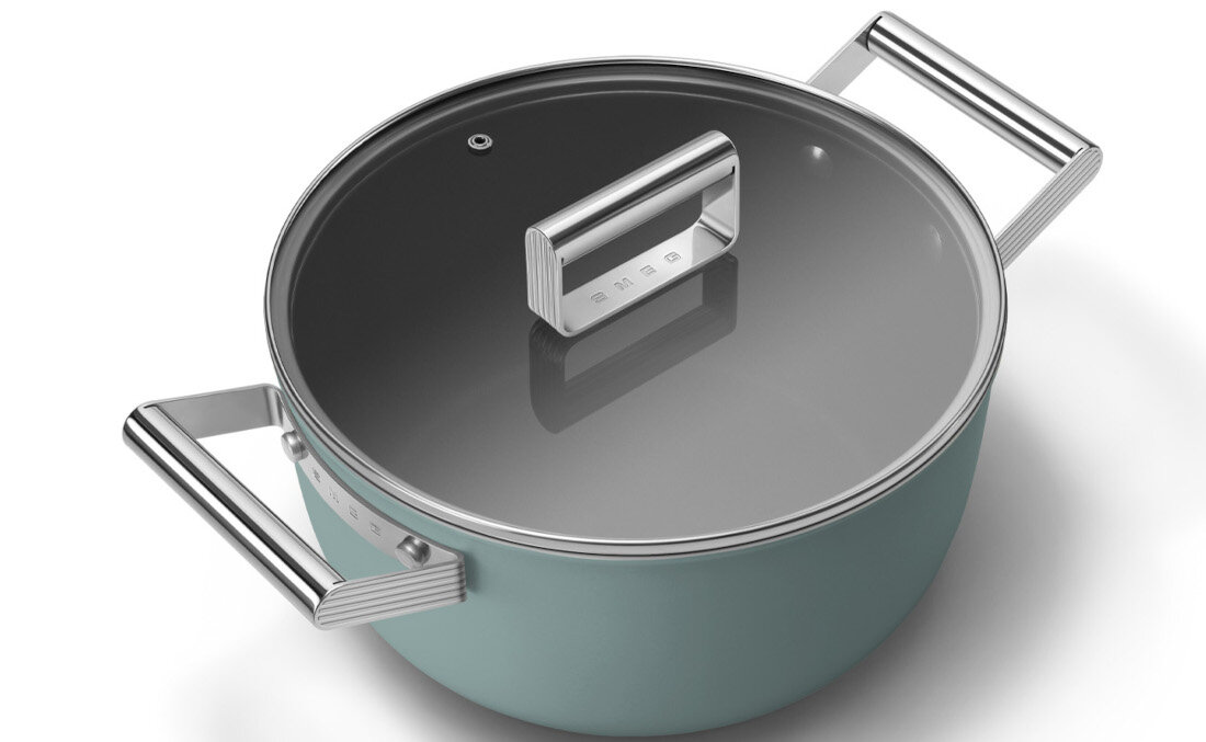 Garnek SMEG 50's Style CSF2412EGM 5.4L Uniwersalne zastosowanie ze wszystkimi rodzajami płyt grzewczych, w tym indukcyjnymi  do piekarnika do 250°C