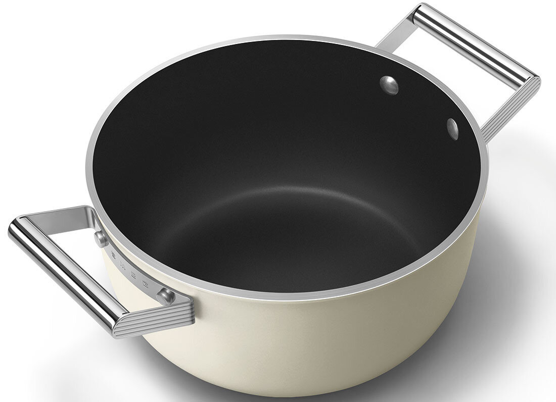 Garnek SMEG 50's Style CSF2412CRM 5.4L Łatwe czyszczenie po użyciu Trwała, odporna na zarysowania powłoka nie przywierają do powierzchni wystarczy szybkie mycie przystosowane do mycia w zmywarce Pokrywka również nadaje się do mycia w zmywarce