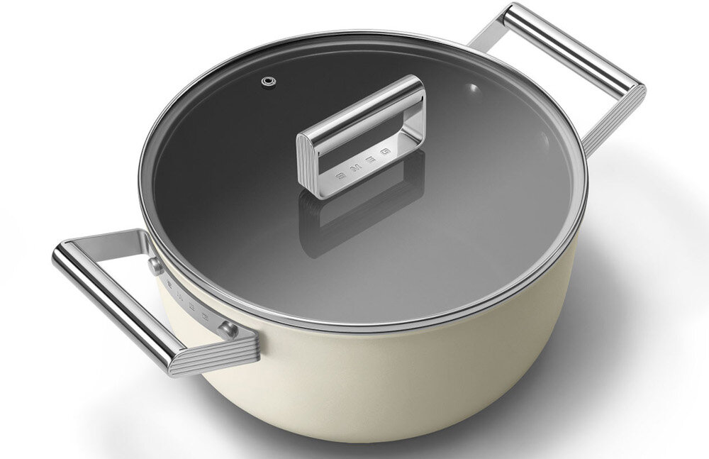 Garnek SMEG 50's Style CSF2412CRM 5.4L Uniwersalne zastosowanie ze wszystkimi rodzajami płyt grzewczych, w tym indukcyjnymi  do piekarnika do 250°C