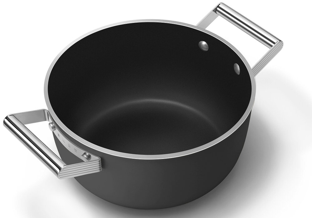 Garnek SMEG 50's Style CSF2412BLM 5.4L Łatwe czyszczenie po użyciu Trwała, odporna na zarysowania powłoka nie przywierają do powierzchni wystarczy szybkie mycie