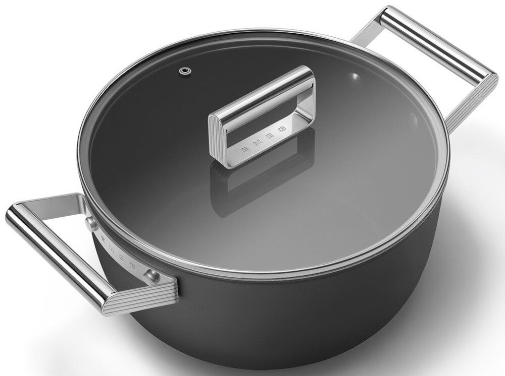 Garnek SMEG 50's Style CSF2412BLM 5.4L Uniwersalne zastosowanie ze wszystkimi rodzajami płyt grzewczych, w tym indukcyjnymi  do piekarnika do 250°C