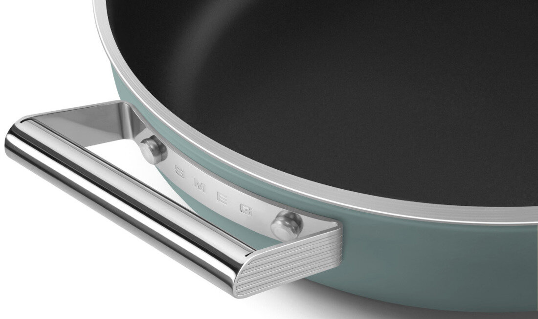 Patelnia SMEG 50's Style DPF2812EGM 28 cm Wygodne użytkowanie Ergonomiczne uchwyty ze stali nierdzewnej swoboda manewrwowanie