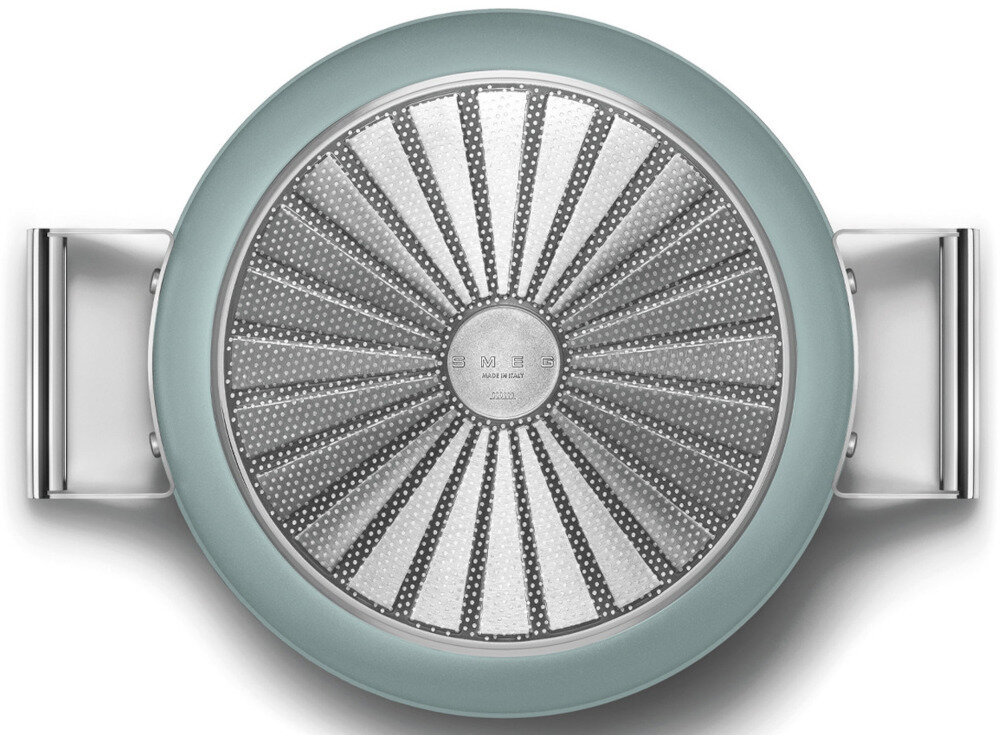 Patelnia SMEG 50's Style DPF2812EGM 28 cm Do każdej kuchni kompatybilna ze wszystkimi rodzajami płyt grzewczych, w tym indukcją dopasowanie naczynie