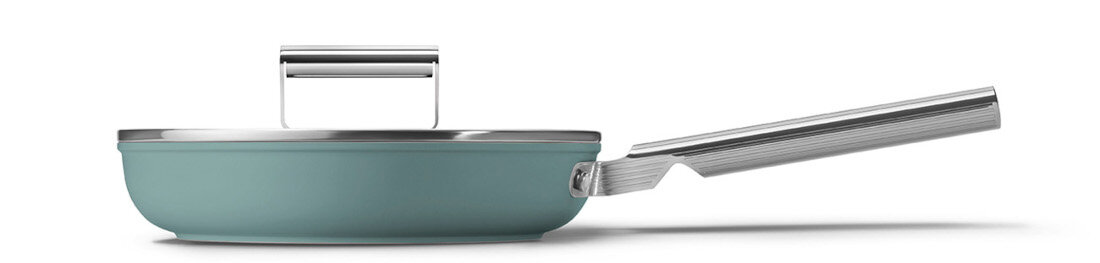 Patelnia SMEG 50's Style FPF2002EGM 20 cm Wygoda codziennego użycia płynne gotowanie i dobrą organizację na małych płytach grzewczych
