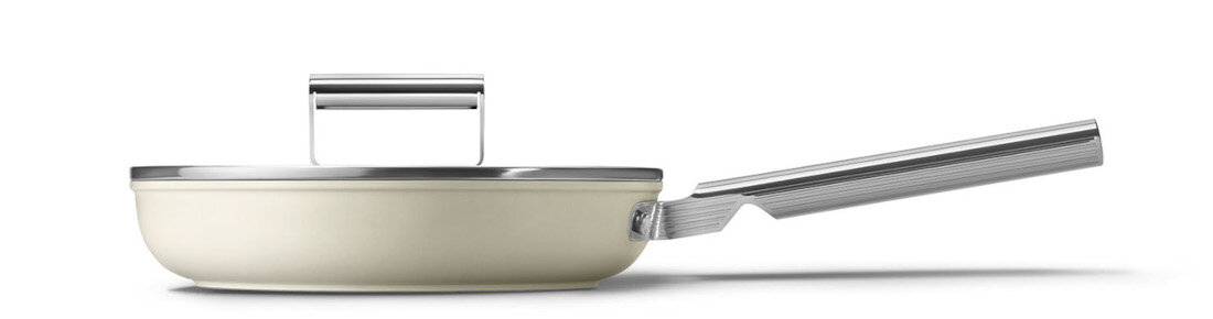 Patelnia SMEG 50's Style FPF2002CRM 20 cm Wygoda codziennego użycia płynne gotowanie i dobrą organizację na małych płytach grzewczych
