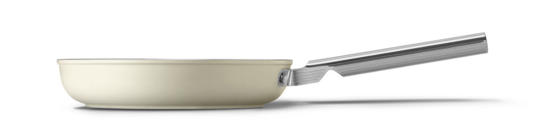 Patelnia SMEG 50's Style FPF2002CRM 20 cm Szybkie i łatwe czyszczenie Nieprzywierająca powierzchnia Czyszczenie zajmuje mało czasu 