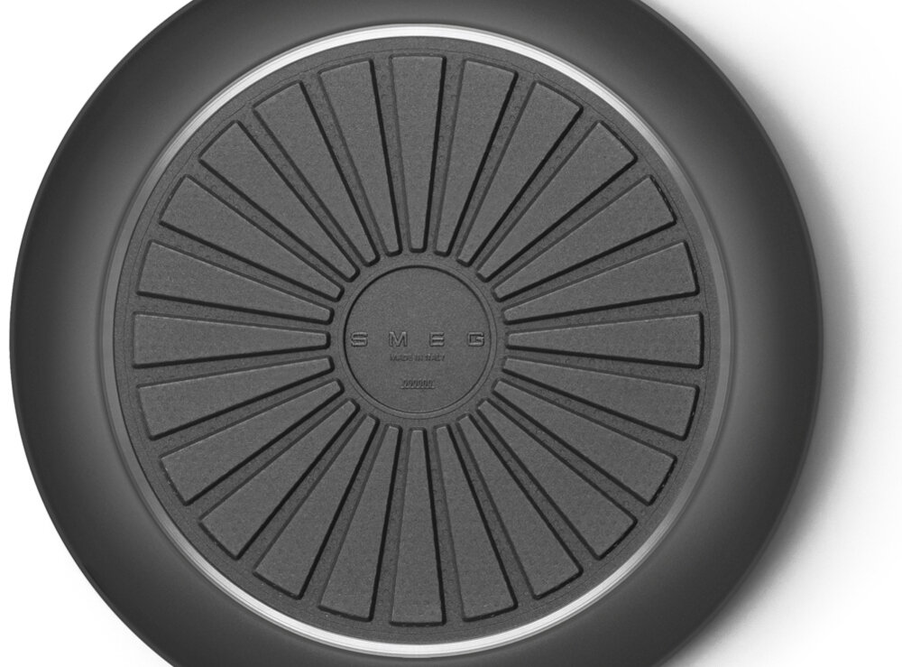 Patelnia SMEG 50's Style FPF2402BLM 24 cm Do każdej kuchni i płyty na wszystkich typach kuchenek, w tym indukcyjnych  w piekarniku do 250°C swoboda