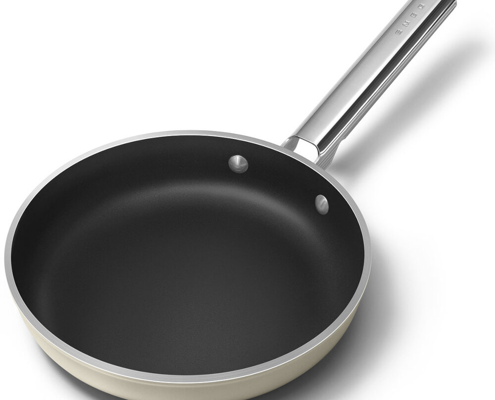 Patelnia SMEG 50's Style FPF2402CRM 24 cm Bezpieczna powłoka ceramiczna Powłoka ceramiczna bez PFAS posiłki bez obaw o szkodliwe substancje Gładka powierzchnia 