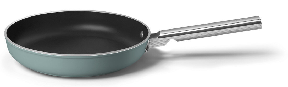 Patelnia SMEG 50's Style FPF2802EGM 28 cm Bezpieczne materiały Brak PFAS, niklu i metali ciężkich wspiera świadome gotowanie posiłek jest bezpieczny dla całej rodziny