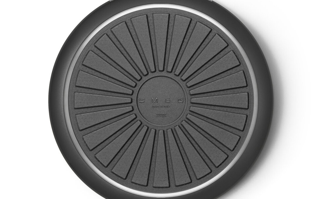 Rondel SMEG 50's Style SPF2012BLM 3.1L Uniwersalne zastosowanie na wszystkich typach kuchenek w piekarniku do 250°C