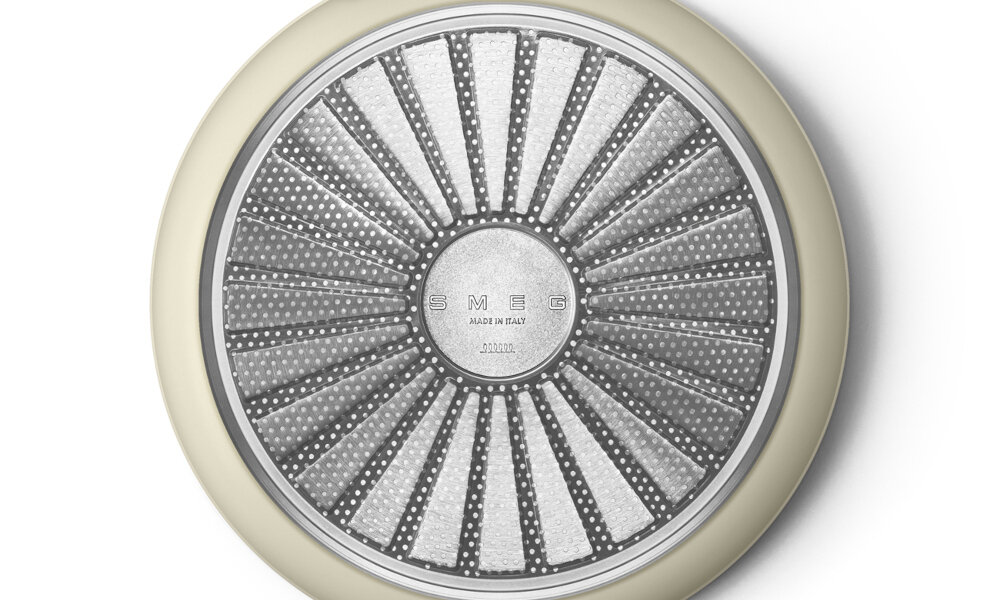 Rondel SMEG 50's Style SPF2012CRM 3.1L Uniwersalne zastosowanie na wszystkich typach kuchenek w piekarniku do 250°C