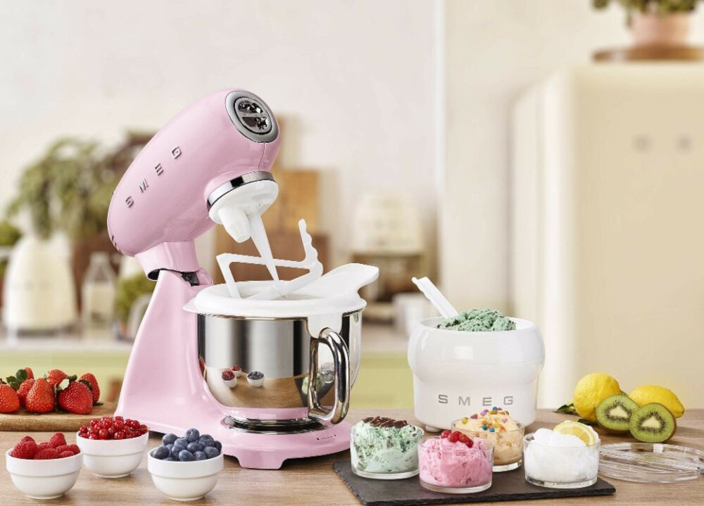 Robot kuchenny planetarny SMEG SMF05PKEU 1000W Różowy wygląd design prezentacja wizualizacja Wszechstronne wsparcie kuchni