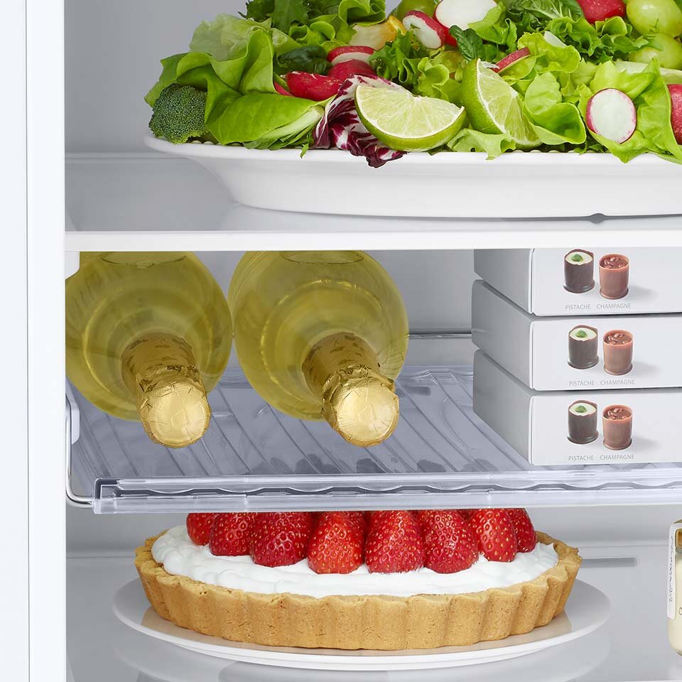 Zdjęcie przedstawia zbliżenie na innowacyjną półkę na wino