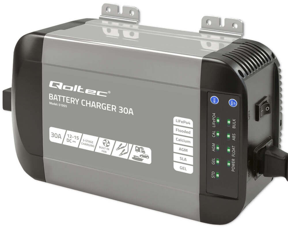 Inteligentna ładowarka QOLTEC Monolith 51955 do akumulatorów LIFEPO4 AGM GEL SLA 30A 12V, wyświetlacz, LCD, napięcie, ładowanie, na białym tle ładowarka pionowo frontem lewo skos