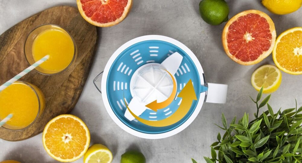 Wyciskarka do cytrusów CECOTEC EssentialVita Adjust dziubek zaobiegający kapaniu, kontrolowana ilość napoju