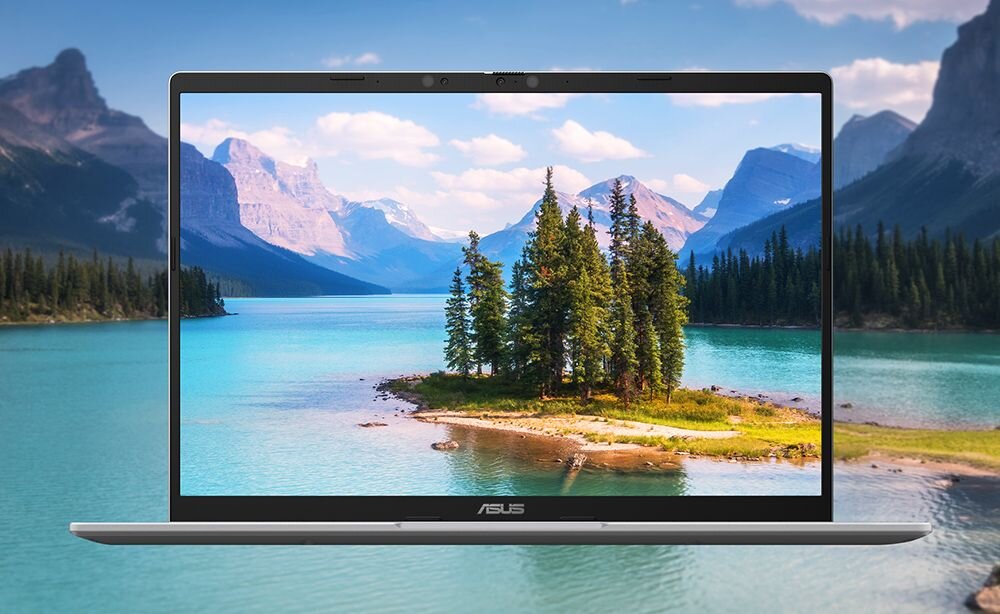 Laptop z widocznym logo ASUS na dolnej ramce ekranu, na którym wyświetlany jest krajobraz z jeziorem i górami. Tło obrazu przedstawia podobny krajobraz z jeziorem i górami.