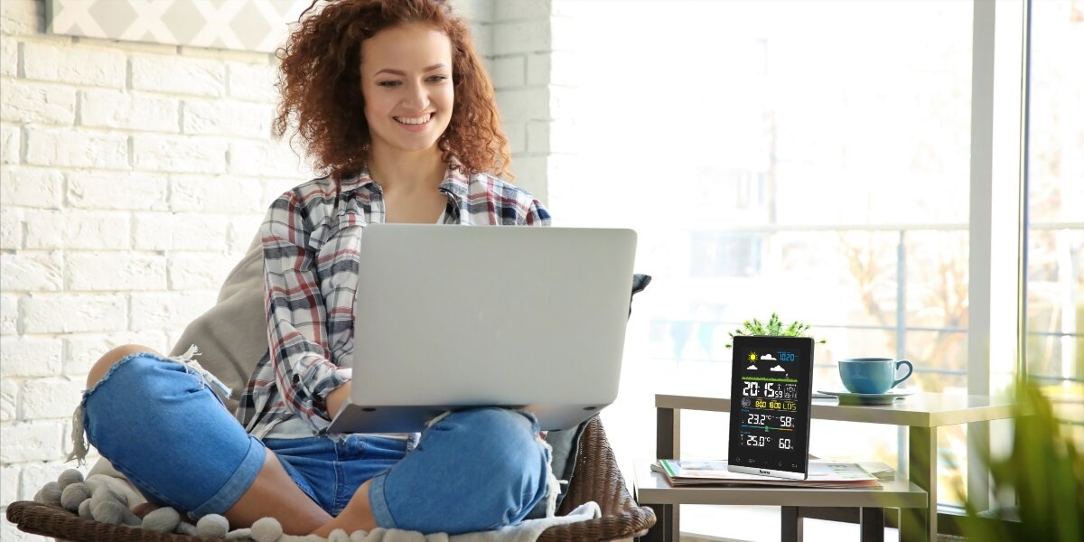 Stacja pogody HAMA Jamaica Czarny Wyświetlacz VA zapewnia doskonałą czytelność z każdego kąta, a kolorowe oznaczenia zwiększają komfort użytkowania. Trzystopniowa regulacja jasności gwarantuje optymalny widok, zarówno w dzień, jak i w nocy.