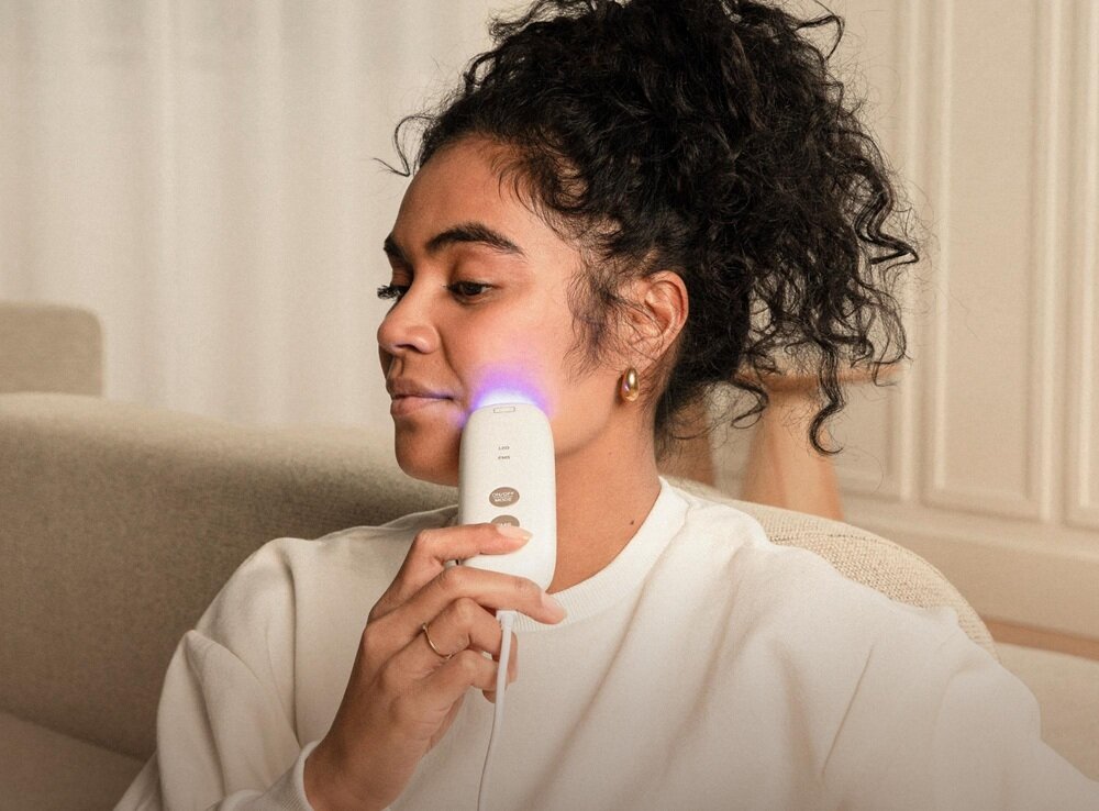 Maska LED SILK-N EMS Mask FAC06 teraoia światłem LED, technologia EMS, działa na wszystkich warstawach skóry