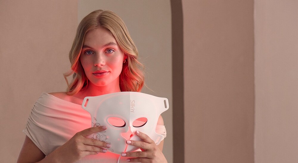 Maska LED SILK-N EMS Mask FAC06 odyskanie blasku, elastyczności, młodzięczy wygląd skóry, intensywna regeneracja, pobudzenie produkcji kolagenu
