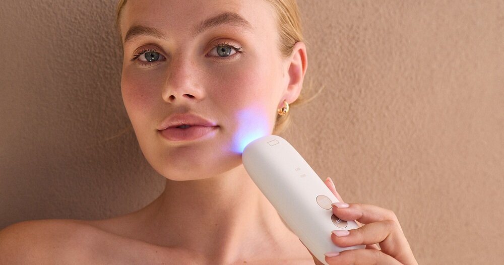 Maska LED SILK-N EMS Mask FAC06 tryb przeciwstarzeniowy, tryb redukcja zaczerwienień, tryb ukojenie dla skóry, tryb kuracji przeciwtrądzikowej