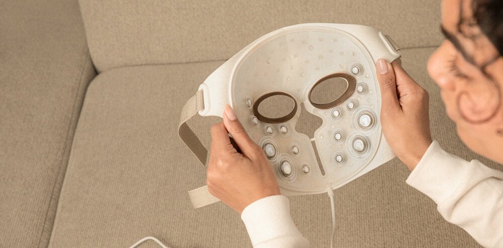 Maska LED SILK-N EMS Mask FAC06 poprawa napięcia i konturu twarzy, redukcja zmarszczek mimicznych, ujędrnienie i odmłodzenie, dopasowana do preferencji i wrażliwości skóry