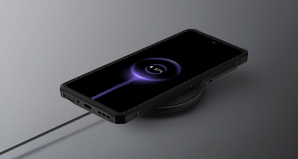 Smartfon IIIF150 Raptor 5G na ładowarce, bateria o pojemności 10 000 mAh Funkcja powerbanku szybkie ładowanie 65 W