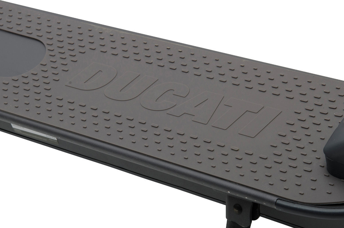 Hulajnoga elektryczna DUCATI Pro I Evo 2022 Czarno-szary podest antyposlizgowy