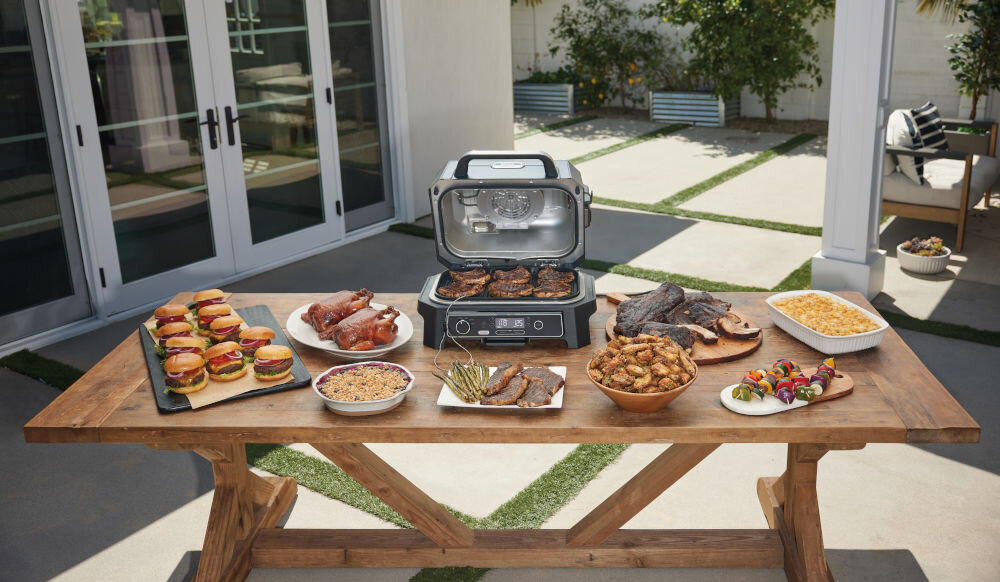 Grill elektryczny NINJA OG850EU Woodfire Pro XL idealny na spotkania