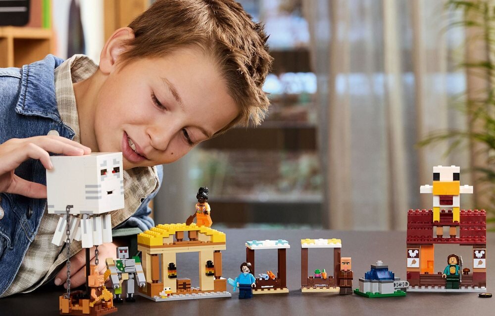 LEGO 21273 Minecraft Atak balonowego Ghasta na wioskę  film  od 10 lat 