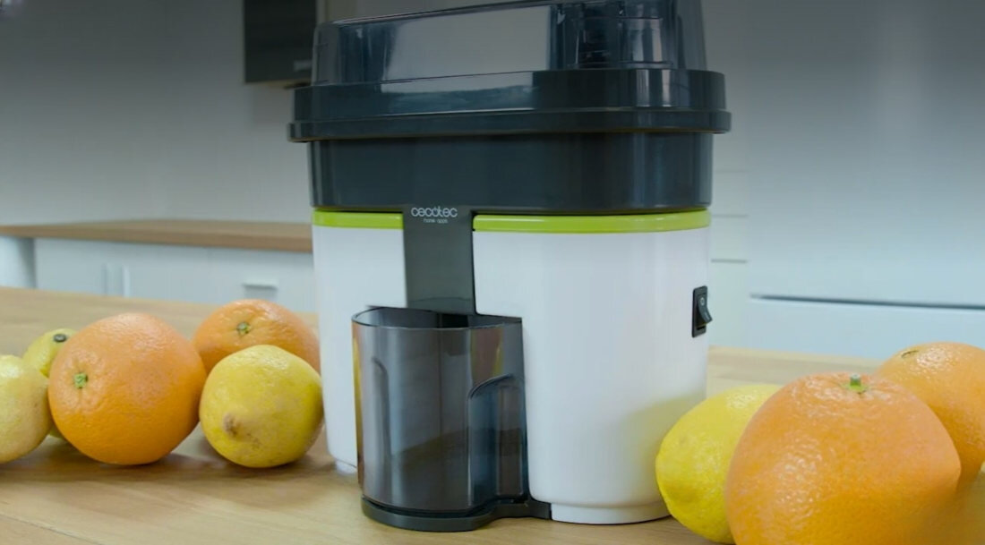Wyciskarka do cytrusów CECOTEC Cecojuicer Zitrus zdjęcie lifestyle Łatwe utrzymanie czystości Wyjmowany filtr do mycia w zmywarce