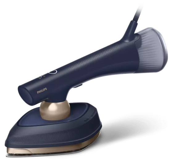 Na obrazie widoczna jest parownica do ubrań w kolorze ciemnoniebieskim z elementami złotymi. Na urządzeniu znajduje się logo \'PHILIPS\'.