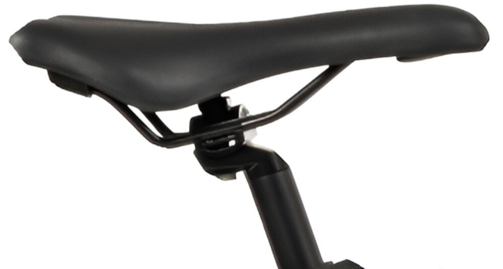 Rower młodzieżowy BATCH KM 24 cale dla chłopca Czarny siodełko na białym tle widoczne z boku anatomiczne siodełko marki BATCH typu MTB aluminiowa sztyca o długości 250 mm i średnicy otworu 27,2 mm profilowana konstrukcja dopasowuje się do pozycji dziecka miękkie wypełnienie swobodna jazda