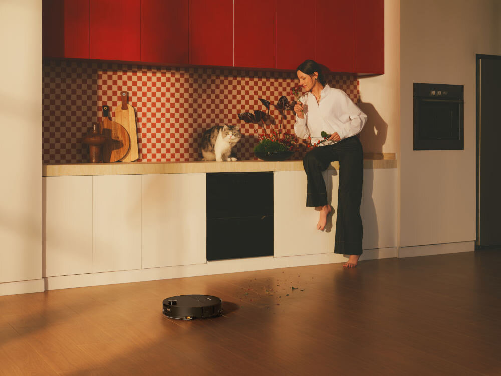 Robot sprzątający ROBOROCK Saros 20 Sonic Complete Czarny Wydajne odkurzanie Moc ssania 36 000 Pa z silnikiem HyperForce  kurz, okruchy i sierść