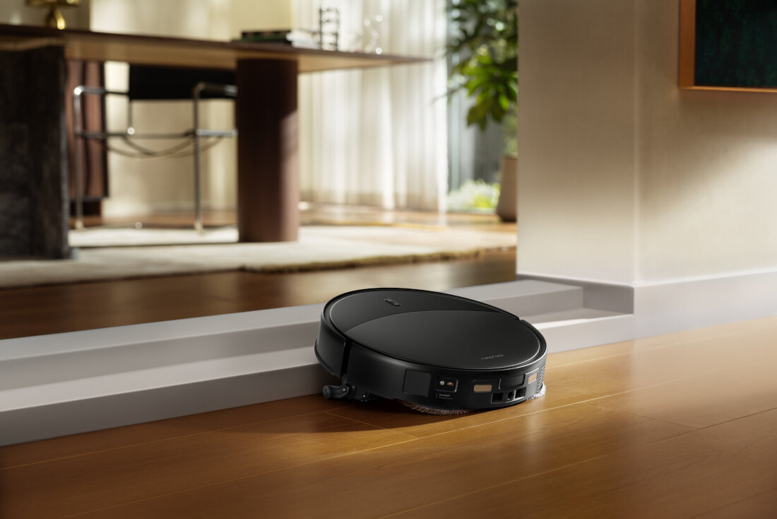 Robot sprzątający ROBOROCK Saros 20 Complete Czarny Swoboda w całym domu pokonuje progi o wysokości 4,5 + 4,3 cm podwoziu AdaptiLift Chassis 3.0  Automatyczne unoszenie