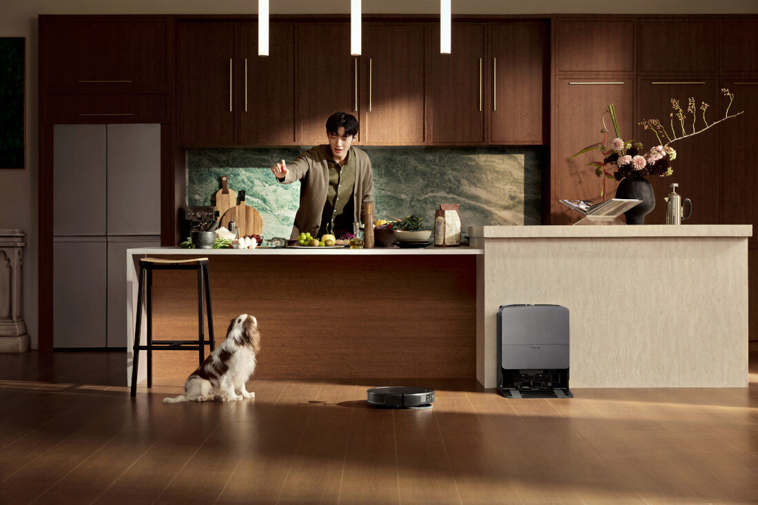 Robot sprzątający ROBOROCK Saros 20 Complete Czarny Pełne pokrycie powierzchni System FlexiArm dokładnie sprząta narożniki i przestrzenie przy listwach