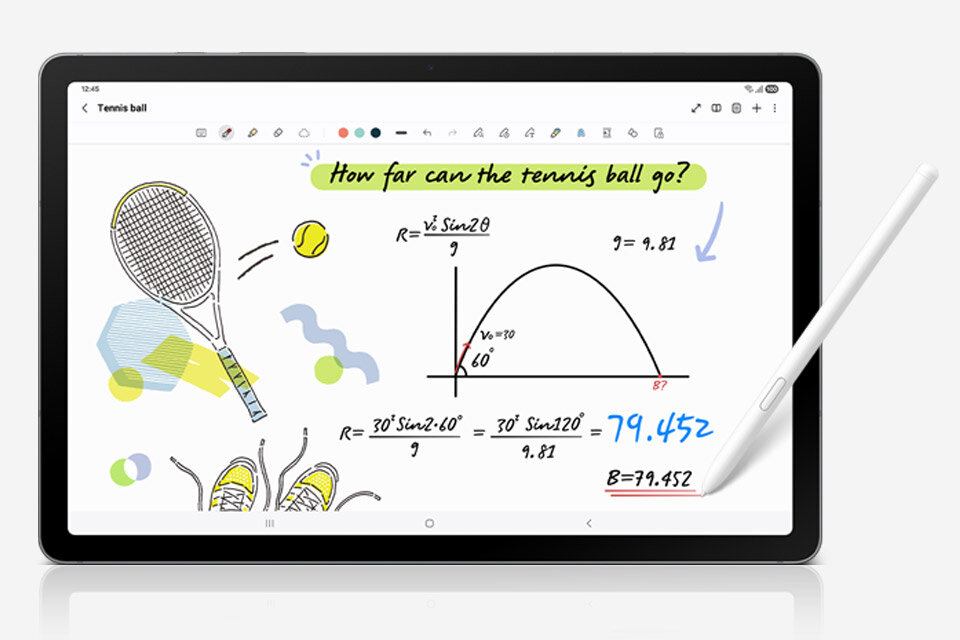 Rysik S Pen jest używany w aplikacji Notatki na Galaxy Tab S10 Lite do zapisywania równań matematycznych, a funkcja Solve Math automatycznie podaje rozwiązanie. Tablet z wyświetlaczem pokazującym notatki i rysunki związane z tenisem, w tym rakietę i piłkę. Obok tabletu znajduje się biały rysik.