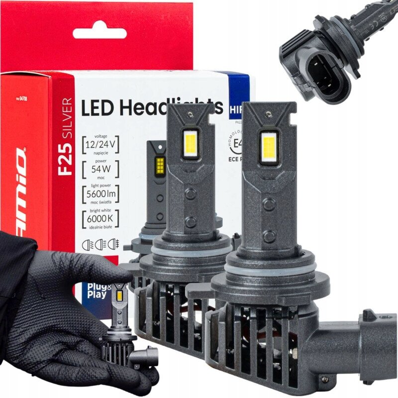 Na obrazie widoczne są żarówki LED z opakowaniem oznaczonym jako \'F25 Silver\' oraz \'LED Headlights\'. Na opakowaniu znajdują się informacje: \'voltage 12/24V\', \'power 54W\', \'light power 5600lm\', \'bright white 6000K\'.
