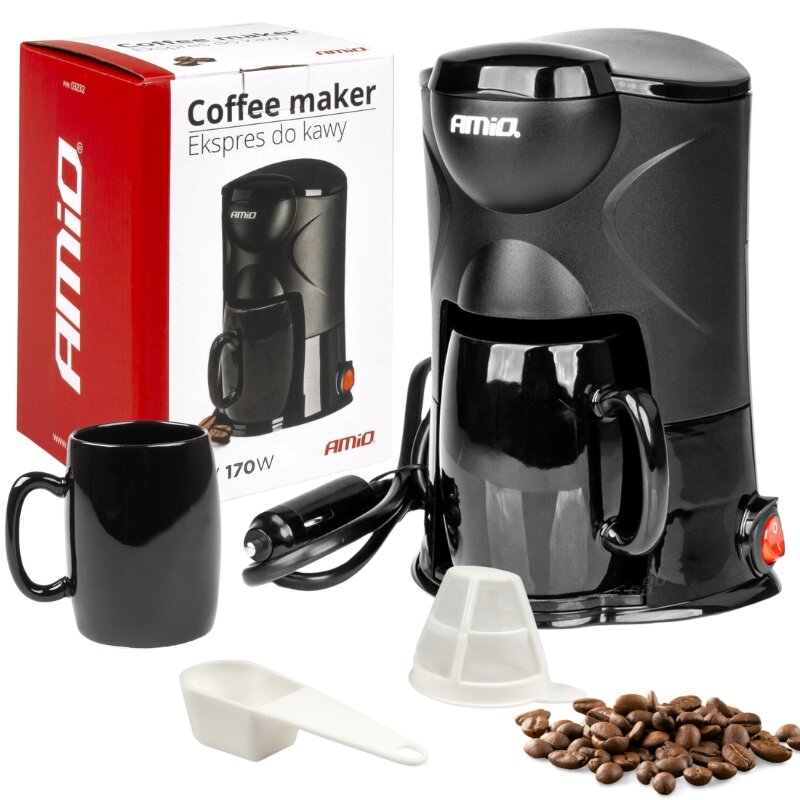 Na obrazie znajduje się czarny ekspres do kawy z logo \'Amio\', czarny kubek, biały filtr, miarka oraz ziarna kawy. Obok widoczne jest pudełko z napisem \'Coffee maker Ekspres do kawy\' i logo \'Amio\'.