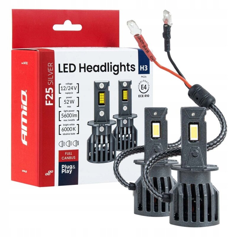Na obrazie widoczne są dwie żarówki LED z czarnymi radiatorami oraz opakowanie z napisem \'Amio F25 Silver LED Headlights H3\'. Opakowanie zawiera informacje o napięciu 12/24V, mocy 52W, strumieniu świetlnym 5600lm i temperaturze barwowej 6000K.