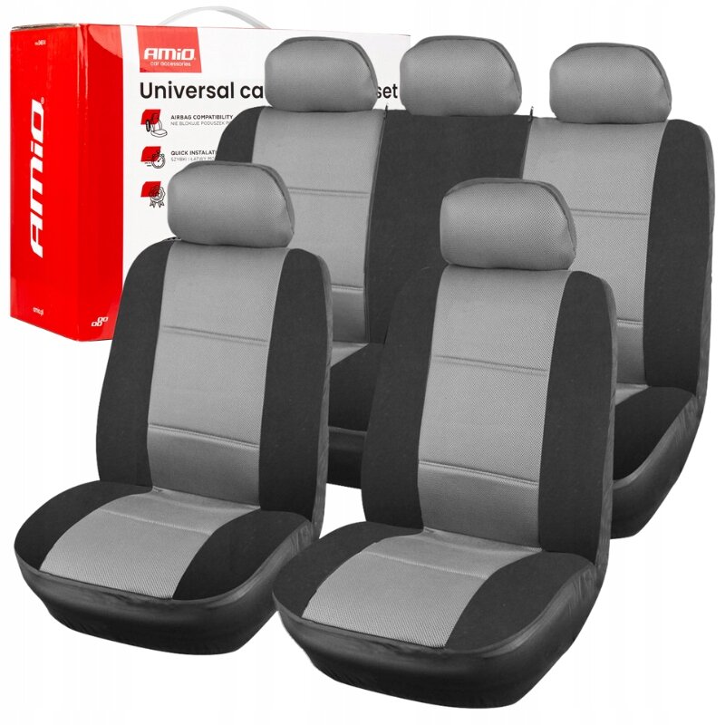 Na obrazie widoczne są uniwersalne pokrowce samochodowe na fotele w kolorze szaro-czarnym, z trzema zagłówkami. W tle znajduje się czerwone pudełko z napisem \'AMiO Universal car seat cover set\'.