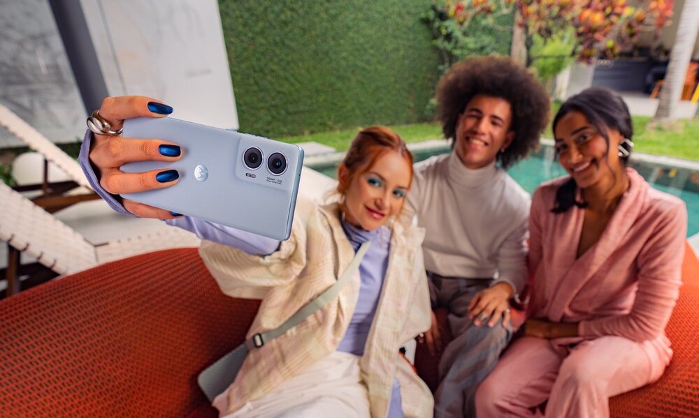 Smartfon MOTOROLA Edge 50 Fusion Przedni aparat Quad Pixel jasność robienie selfie 