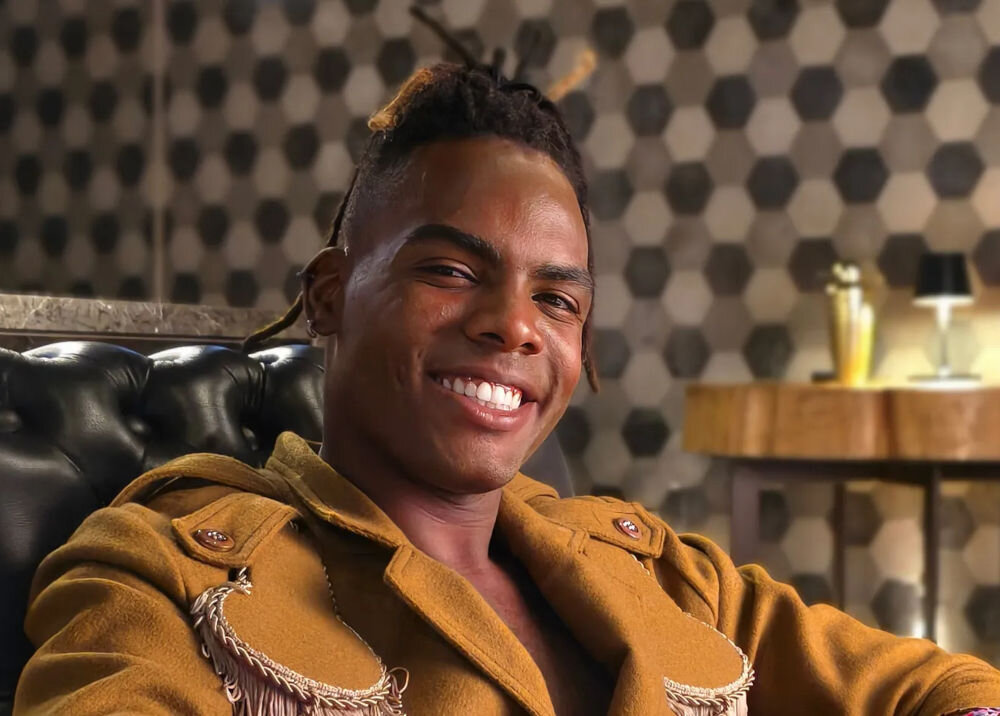 Smartfon MOTOROLA Edge 60 Pro 5G 12/512GB 6.67 120Hz portret stworzony za pomocą smartfona cztery długości ogniskowej funkcja inteligentnego rozmycia tła efekt bokeh