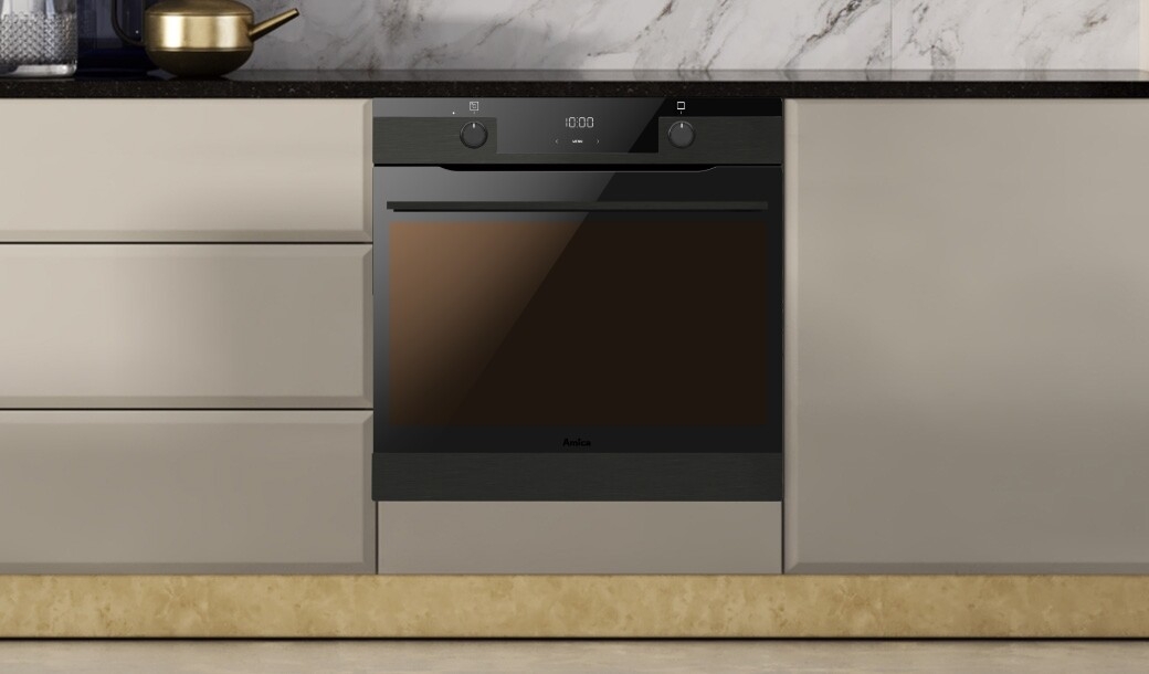 Piekarnik Amica w pozycji włączonej w jasnej zabudowie kuchennej bez uchwytów