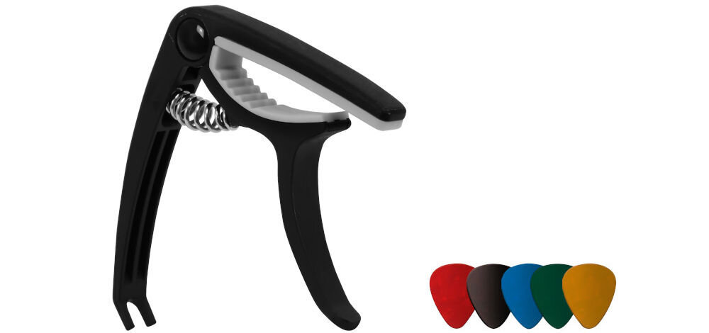 białe tło, kapodaster MUSICMATE MM-A5 Tuneclip w kolorze czarnym, 5 kostek gitarowych w losowych kolorach, zestaw na białym tle