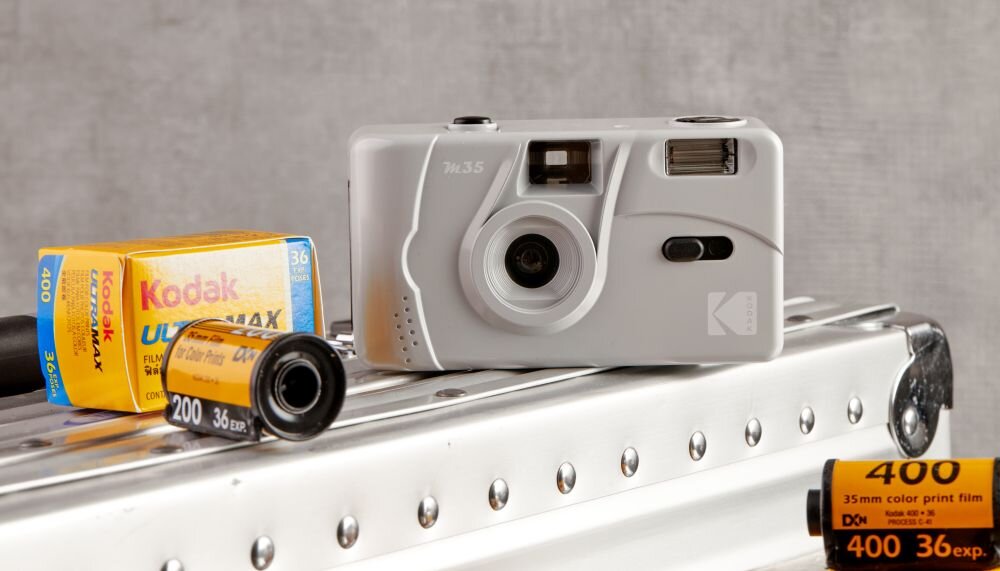 Aparat KODAK M35  zdjęcia obiektyw ekran wizjer ogniskowa przysłona migawka obudowa bateria zasilanie filmy nagrywanie rozdzielczość matryca rozmiar przekątna tryby iso montaż lampa światło przyciski sterowanie menu kontrast jasność balans bieli filtry cmos karta pliki format zapis seria
